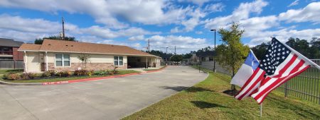 Outside view of Independence Oaks housing.